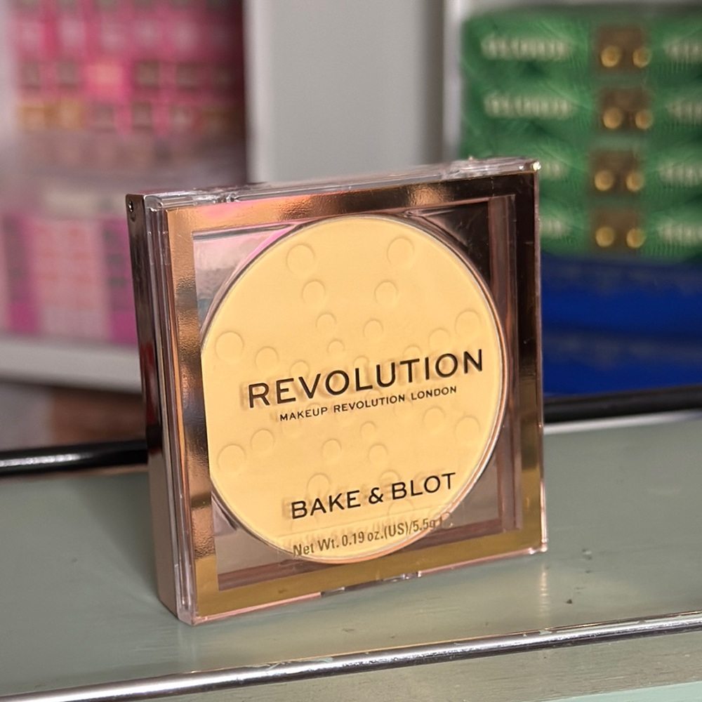 Revolution Banana Bake & Blot Powder